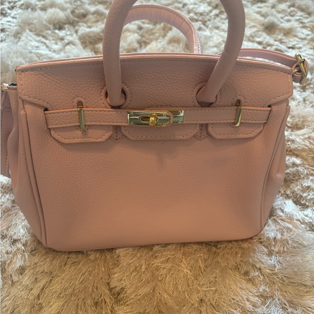 ****JUST SOLD****Elegant Pink Handbag